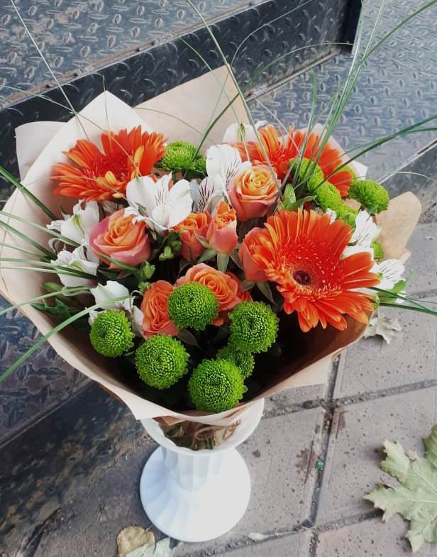 Букет цветов из: Герберы, Хризантемы, Альстромерии и Розы в Усть-Лабинске