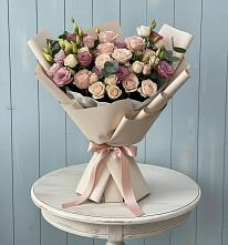 Букет цветов из:  Розы и Лизиантусы в Усть-Лабинске