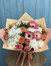 Букет цветов из:  Розы, Герберы и Хризантемы в Усть-Лабинске