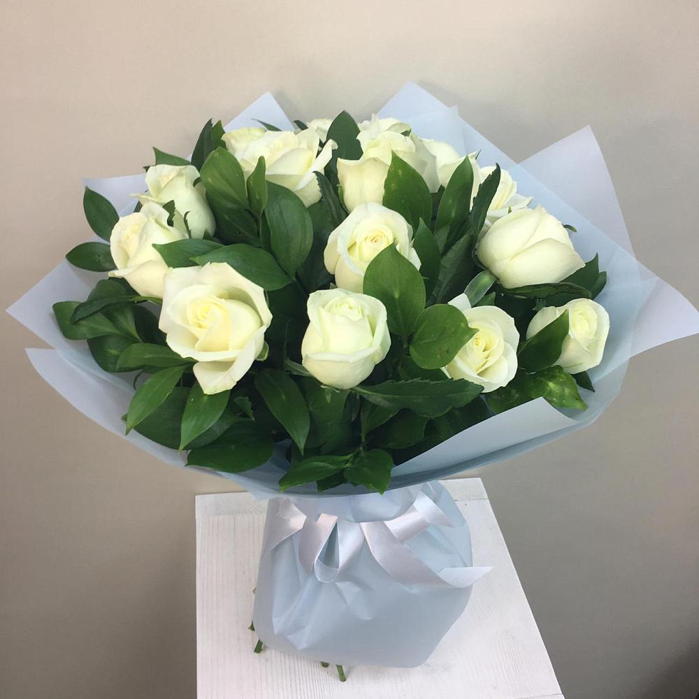 Букет 15 Белых роз Проуд в Усть-Лабинске