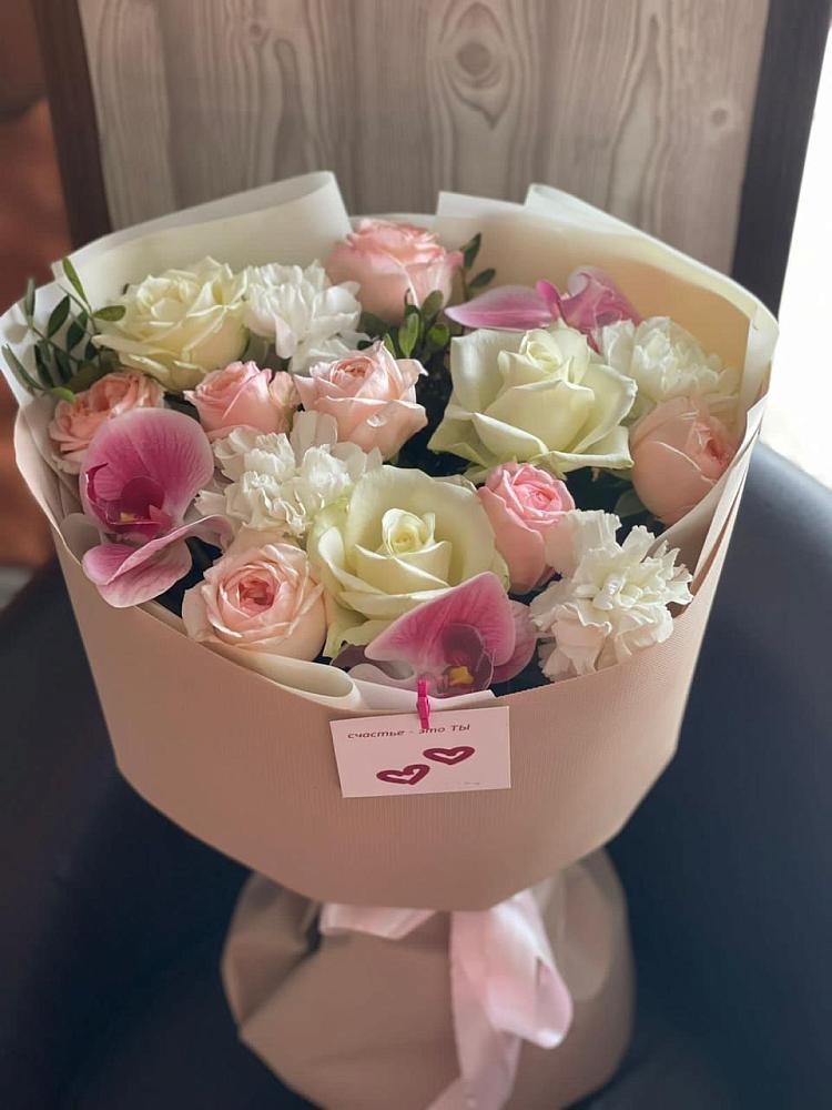 Букет цветов из: Орхидеи, Розы и Гвоздики в Усть-Лабинске