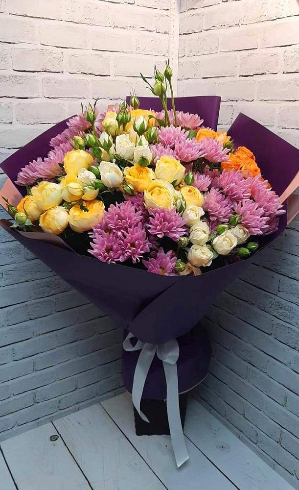 Букет цветов из: Хризантемы и Розы в Усть-Лабинске