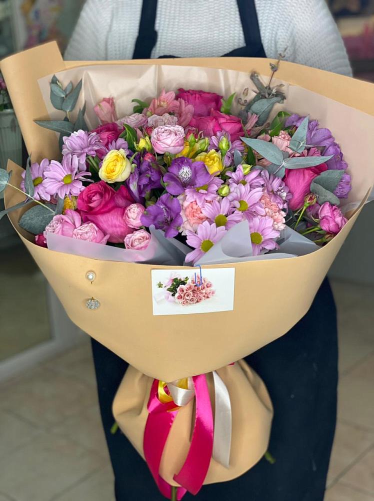 Букет цветов из: Хризантемы, Гвоздики и Альстромерии в Усть-Лабинске