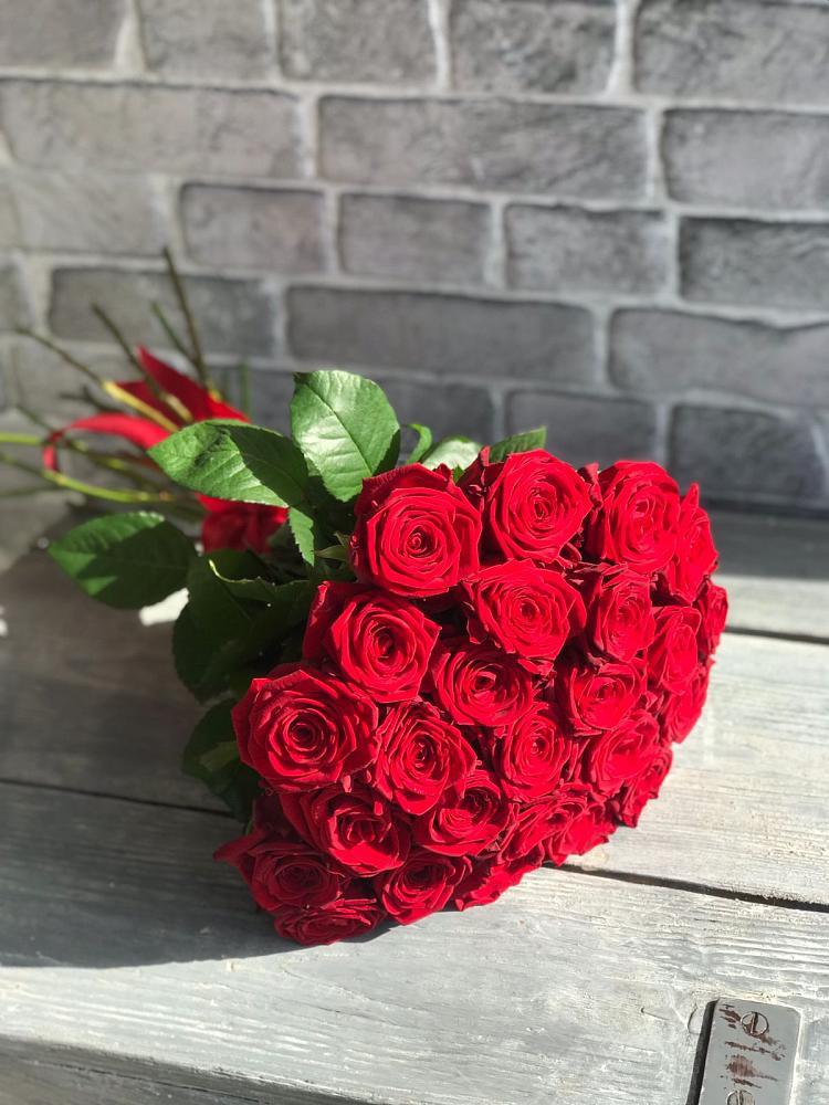 Букет Красные розы Фридом в Усть-Лабинске