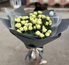 Букет Белые кустовые розы Солинеро в Усть-Лабинске