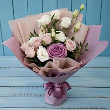 Букет цветов из:  Розы и Лизиантусы в Усть-Лабинске