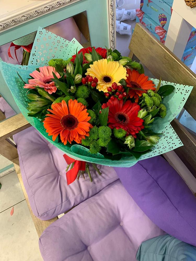 Букет цветов из: Герберы, Хризантемы и Альстромерии в Усть-Лабинске