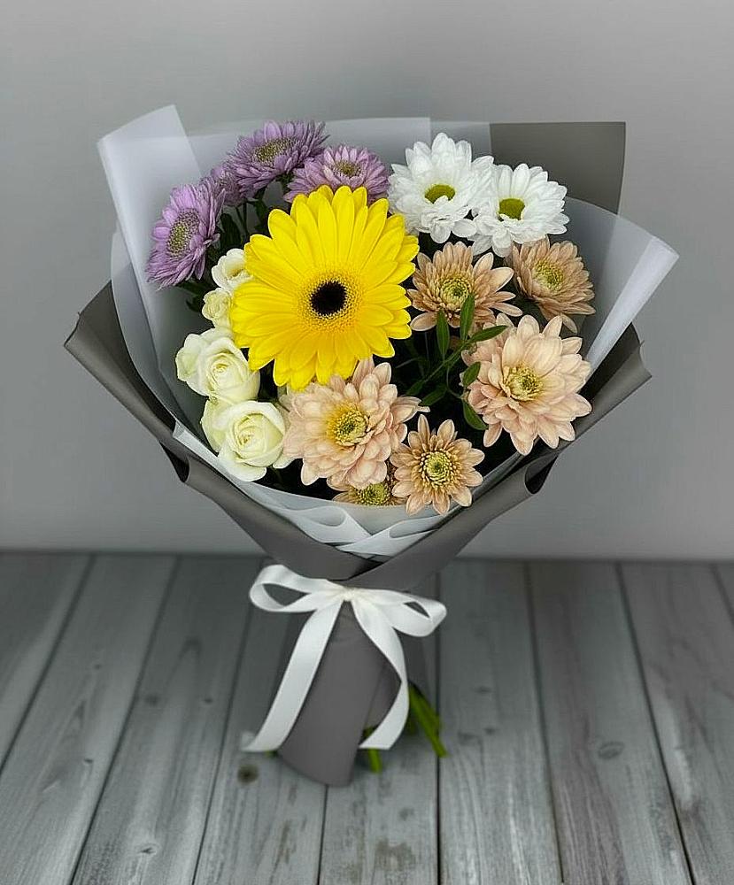 Букет цветов из: Розы, Герберы и Хризантемы в Усть-Лабинске