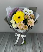 Букет цветов из:  Розы, Герберы и Хризантемы в Усть-Лабинске