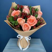 Букет цветов из:  Розы и Альстромерии в Усть-Лабинске