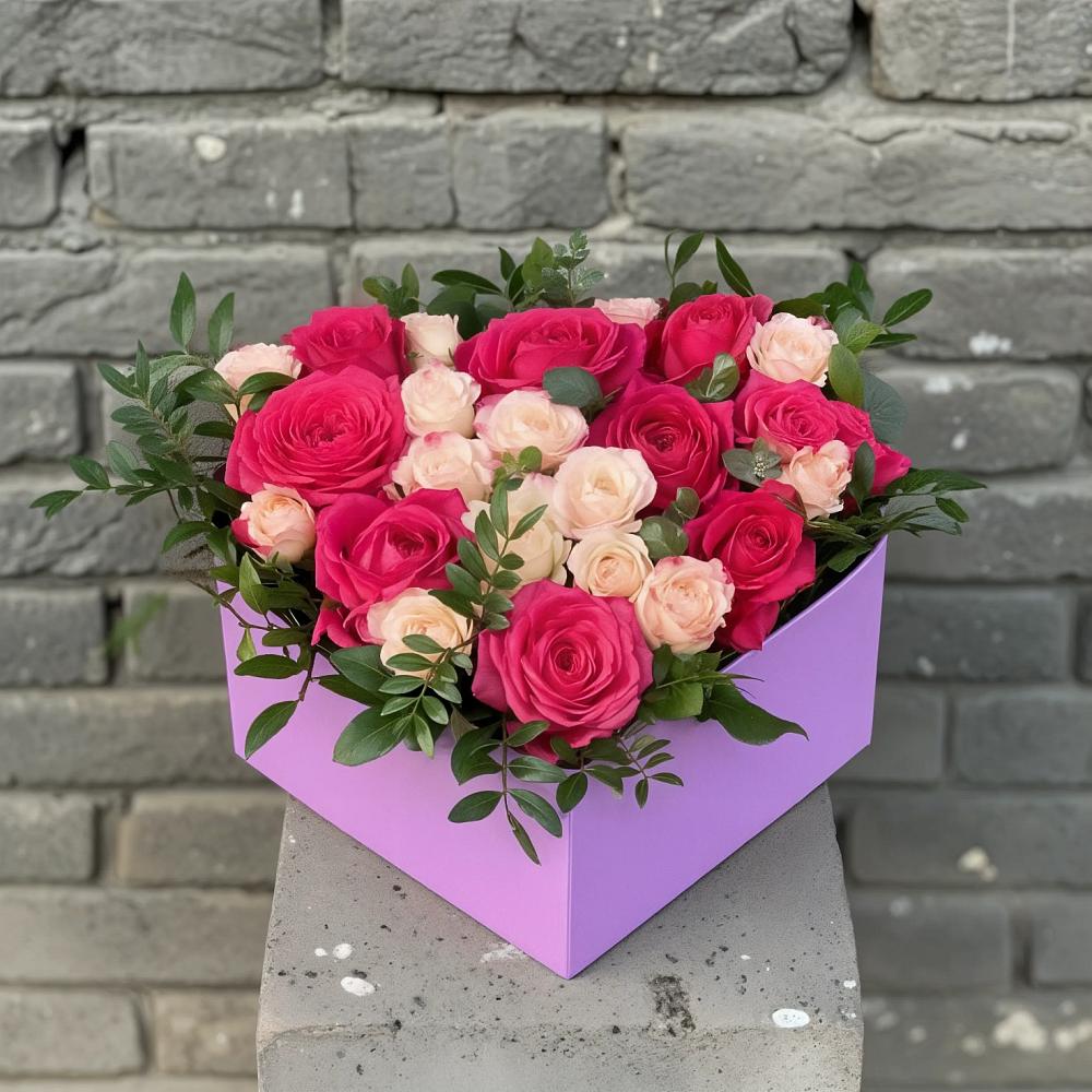 Цветочная композиция из Розы в коробке в Усть-Лабинске