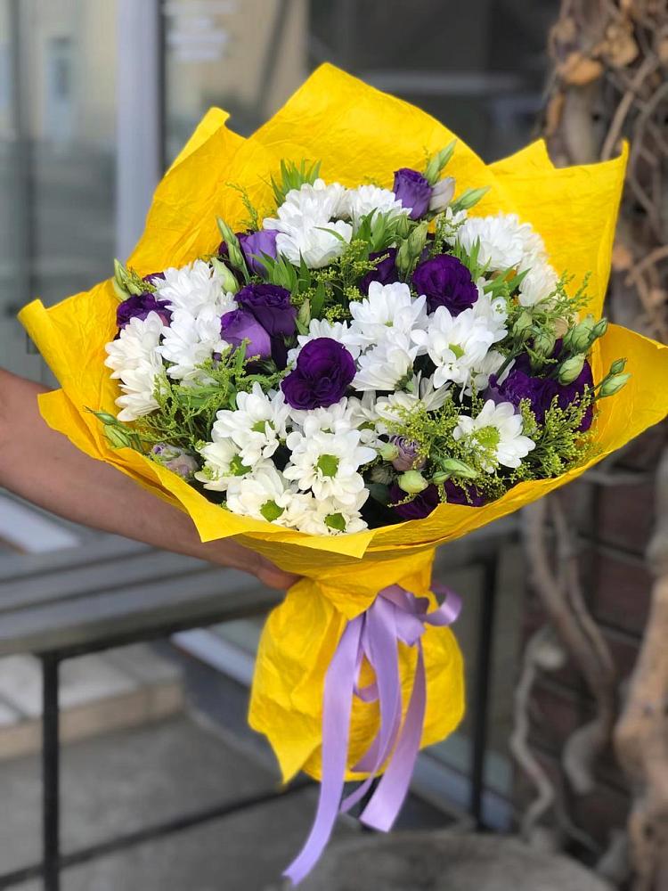 Букет цветов из: Ирисы, Хризантемы и Ромашки в Усть-Лабинске