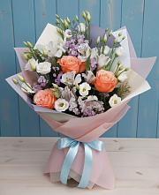 Букет цветов из:  Лизиантусы, Розы, Альстромерии и Гипсофила в Усть-Лабинске