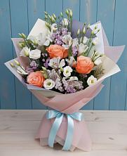 Букет цветов из:  Лизиантусы, Розы, Альстромерии и Гипсофила в Усть-Лабинске