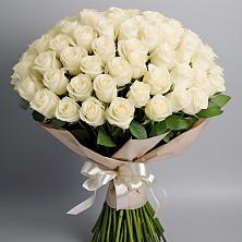 Букет 101 беля роза Белоснежка в Усть-Лабинске