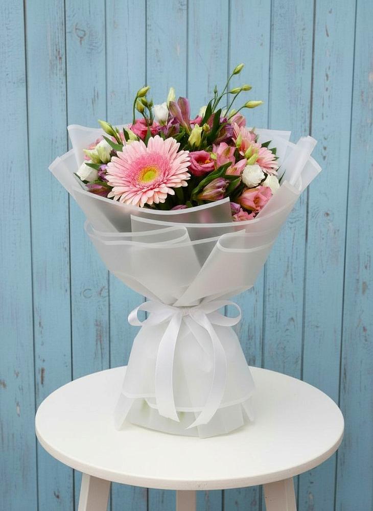 Букет цветов из: Герберы, Альстромерии и Лизиантусы в Усть-Лабинске