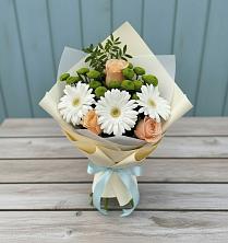 Букет цветов из:  Герберы, Розы и Хризантемы в Усть-Лабинске