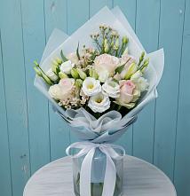 Букет цветов из:  Розы и Лизиантусы в Усть-Лабинске