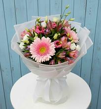 Букет цветов из:  Герберы, Альстромерии и Лизиантусы в Усть-Лабинске