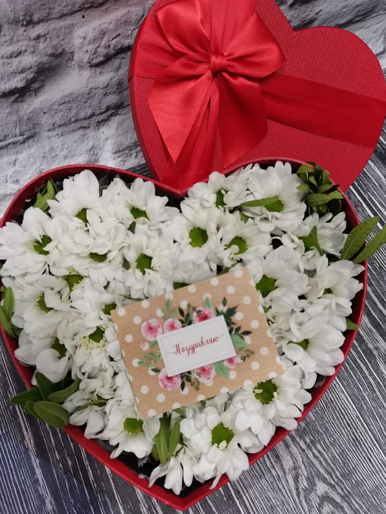 Цветочная композиция из Хризантемы в виде сердца в Усть-Лабинске