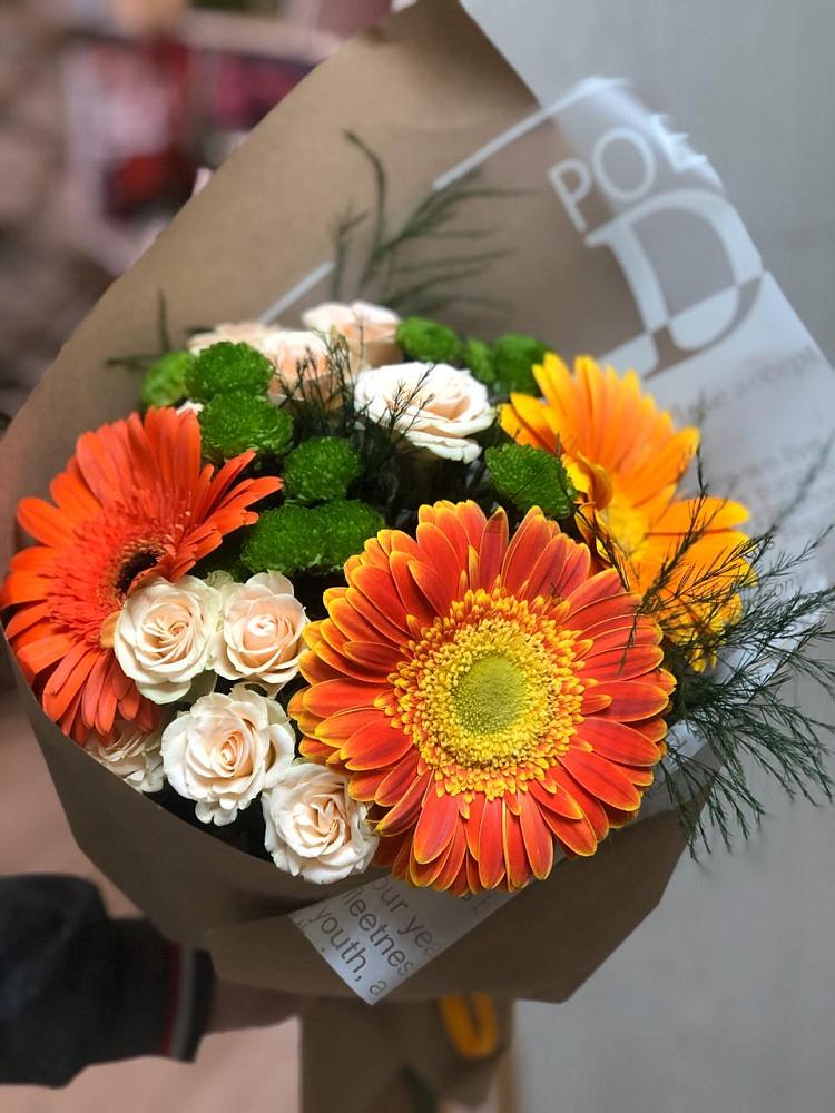 Букет цветов из: Герберы, Хризантемы и Розы в Усть-Лабинске