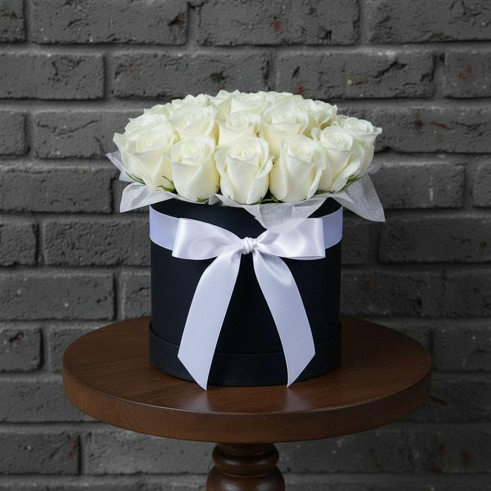 Цветочная композиция из Розы в шляпной коробке в Усть-Лабинске