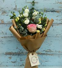 Букет цветов из:  Розы и Лизиантусы в Усть-Лабинске