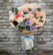 Букет цветов из:  Розы, Лизиантусы и Гвоздики в Усть-Лабинске