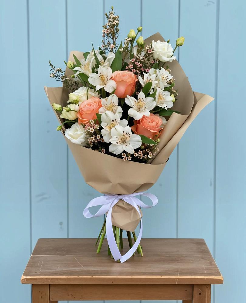 Букет цветов из: Альстромерии, Лизиантусы, Розы и Хризантемы в Усть-Лабинске