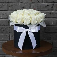 Цветочная композиция из Розы в шляпной коробке в Усть-Лабинске