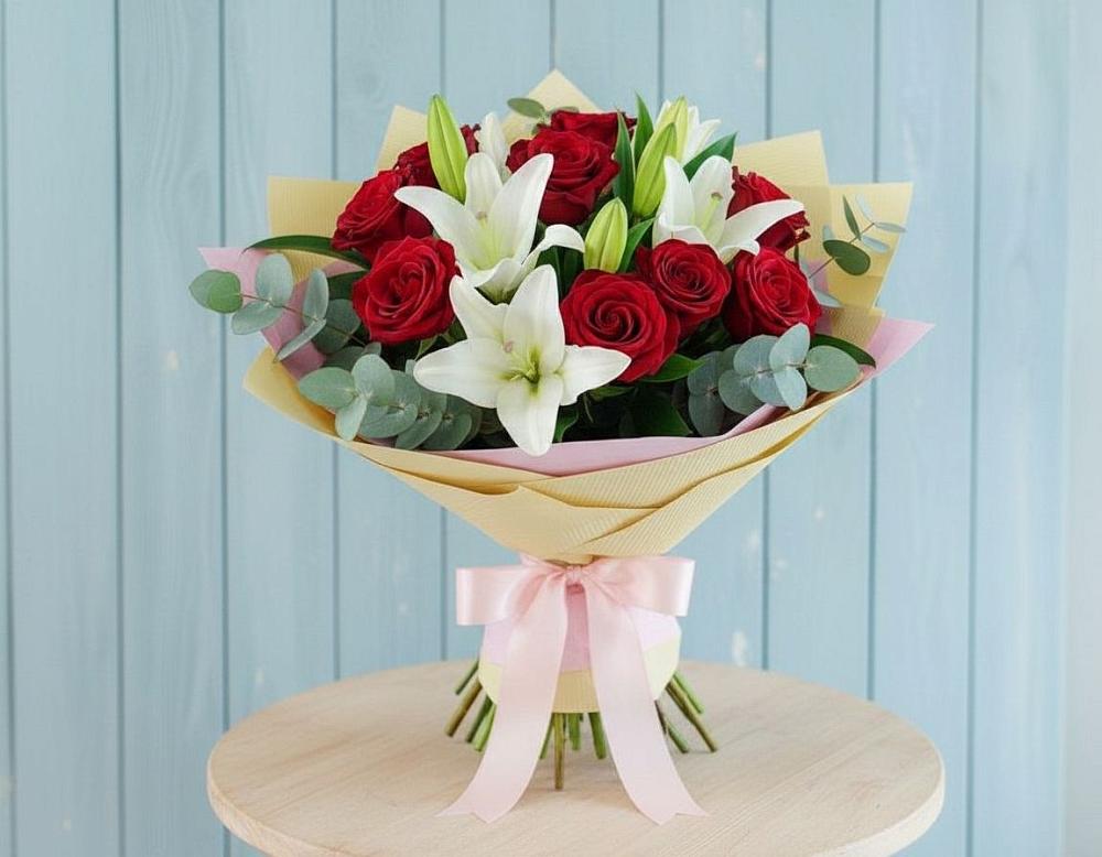 Букет цветов из: Лилии и Розы в Усть-Лабинске