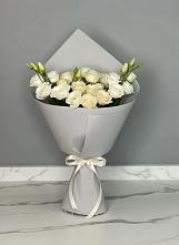 Букет цветов из:  Розы и Лизиантусы в Усть-Лабинске